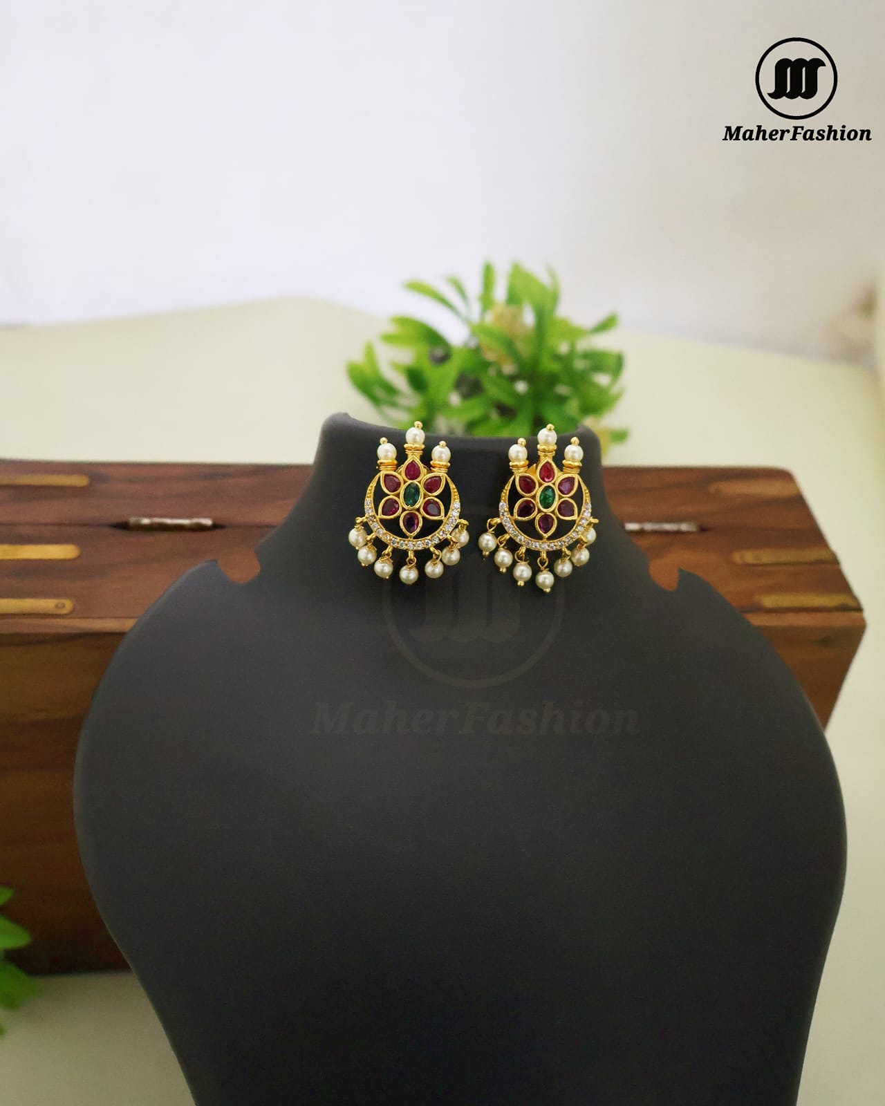 Attractive Traditional Pearl Earring